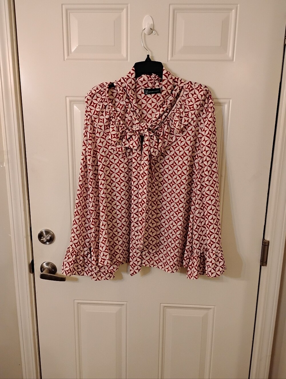 New York And Company Tie-Neck Geometric Print Women's Blouse - Red & Cream